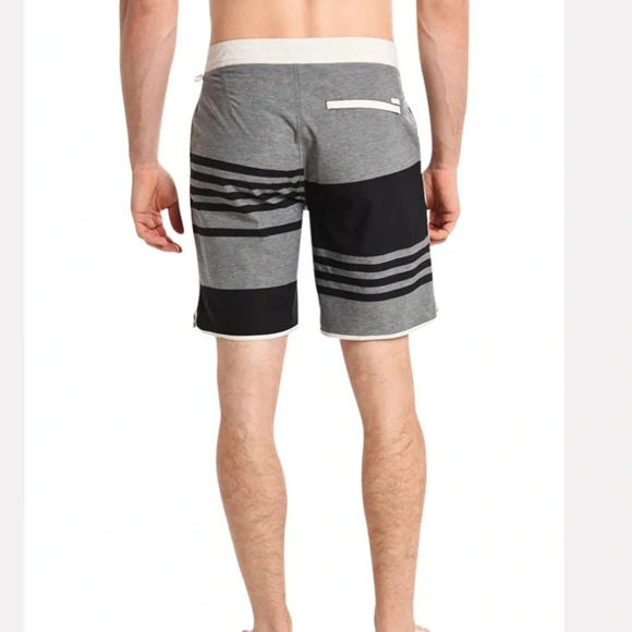 Vuori Gray and Black Men's Cruise Boardshort Size L - Picture 9 of 12
